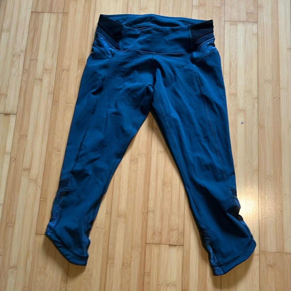 Lululemon cropped leggings in size 4
